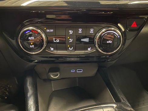 Used 2025 Chevrolet Trax RS FWD image 20