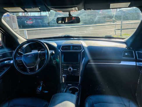 Used 2018 Ford Explorer Limited image 3