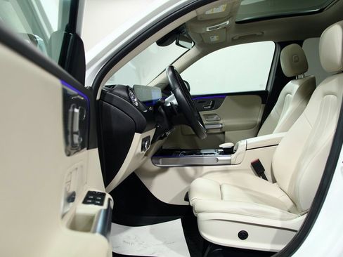 Used 2021 Mercedes-Benz GLB 250 4MATIC image 19