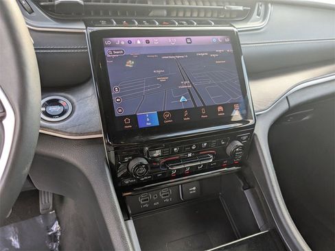 Used 2024 Jeep Grand Cherokee L Limited w/ Luxury Tech Group II image 19