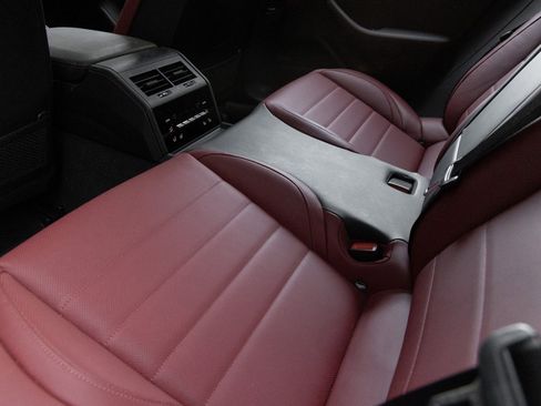 Certified 2025 Porsche Panamera image 25