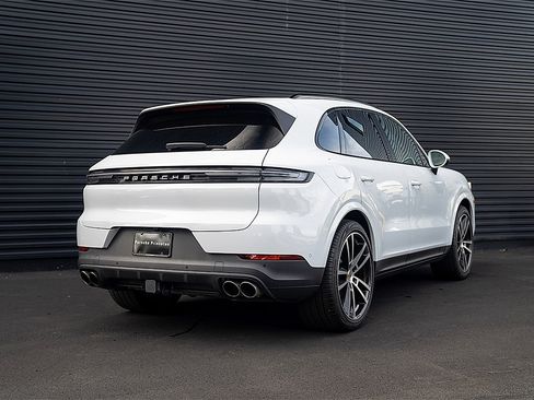 Used 2025 Porsche Cayenne S AWD/4WD image 29