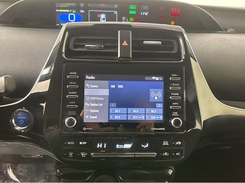 Used 2021 Toyota Prius LE image 7