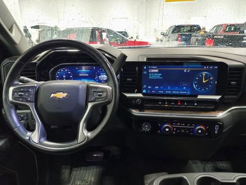 Used 2024 Chevrolet Silverado 1500 LT AWD/4WD image 5