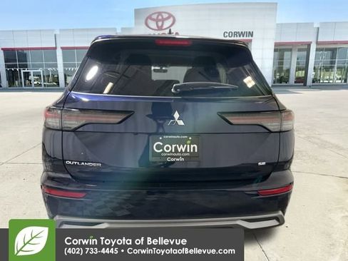 Used 2025 Mitsubishi Outlander SE image 4
