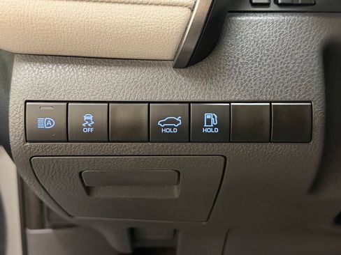 Used 2022 Toyota Camry SE FWD image 16