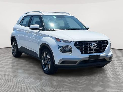 Used 2025 Hyundai Venue SEL FWD image 4