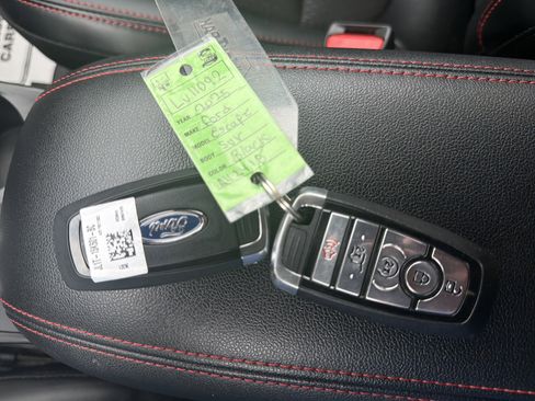 Certified 2025 Ford Escape ST-Line Select AWD/4WD image 31