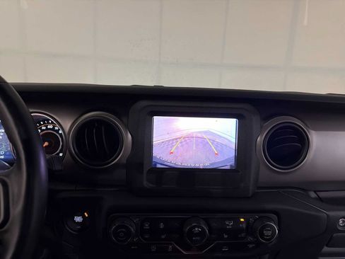 Used 2021 Jeep Wrangler Sport AWD/4WD image 15
