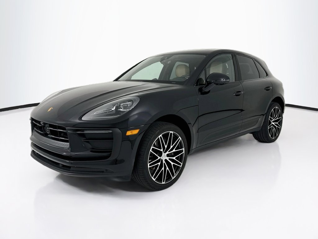 Certified 2026 Porsche Macan AWD/4WD image 1