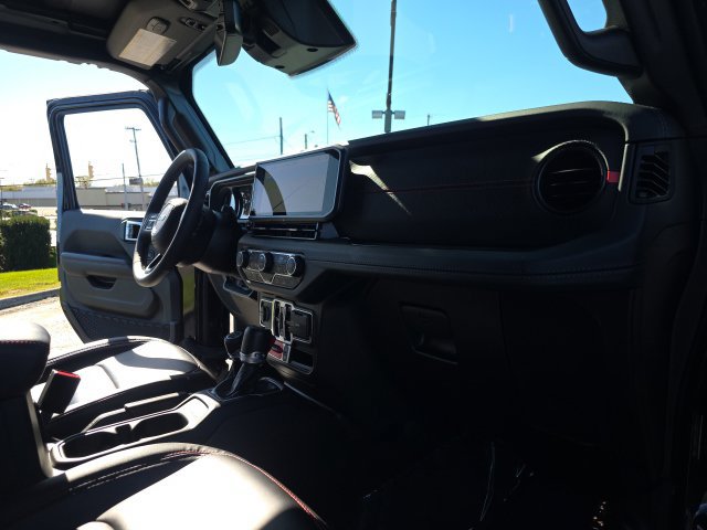 Used 2026 Jeep Wrangler Unlimited Rubicon AWD/4WD image 34