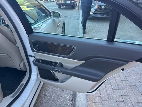 Used 2019 Lincoln Continental Reserve image 14