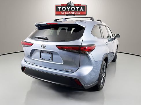 Certified 2023 Toyota Highlander XLE image 7