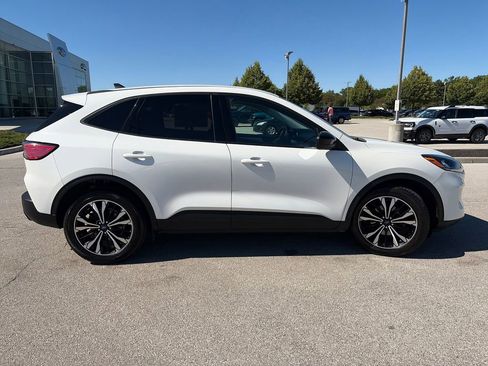 Used 2022 Ford Escape SE w/ SE Sport Appearance Package FWD image 8
