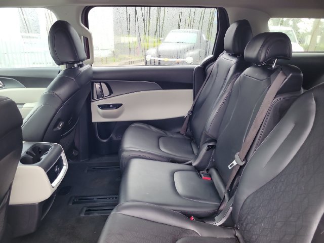 Used 2024 Kia Carnival LX FWD image 13