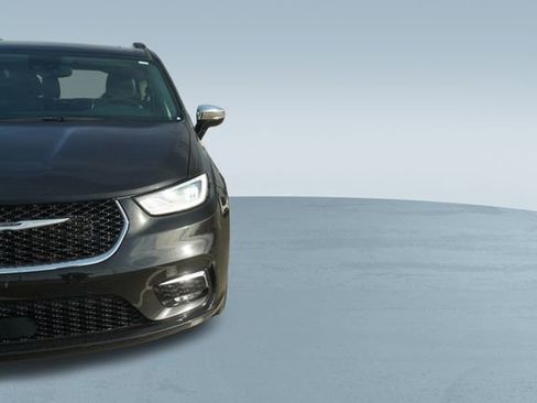 Used 2023 Chrysler Pacifica Limited image 37