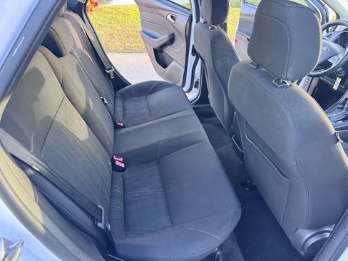 Used 2018 Ford Focus SE w/ SE Appearance Package image 15