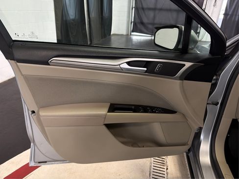 Used 2020 Ford Fusion SE image 23