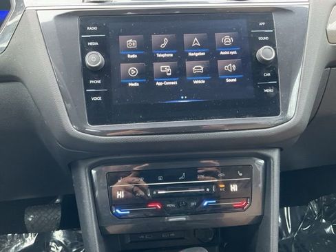 Used 2022 Volkswagen Tiguan SE image 23