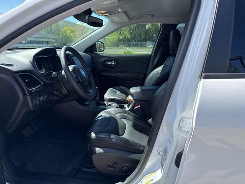 Used 2022 Jeep Cherokee Trailhawk w/ Premium Leather Package AWD/4WD image 18
