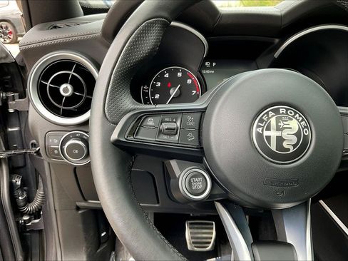 Used 2023 Alfa Romeo Stelvio Ti AWD/4WD image 11