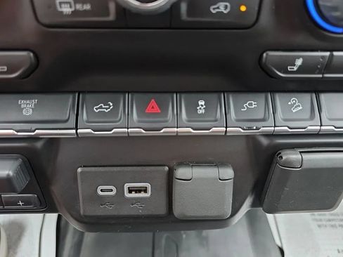 Used 2023 Chevrolet Silverado 2500 LT AWD/4WD image 31