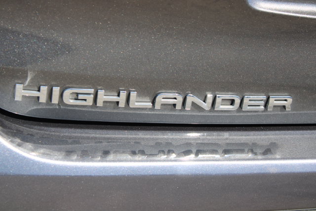 Used 2022 Toyota Highlander XLE FWD image 6