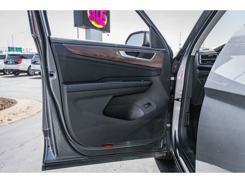 Used 2024 Volkswagen Atlas SE image 6