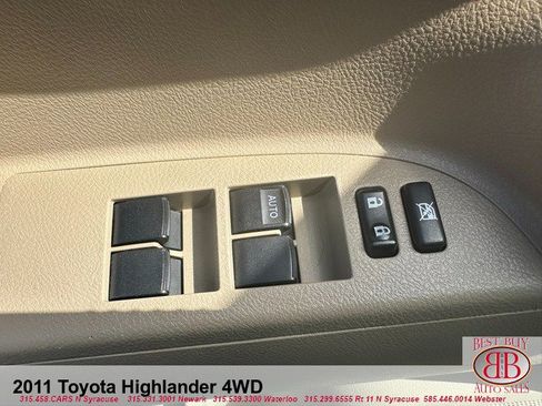 Used 2011 Toyota Highlander SE w/ Tow Pkg image 14
