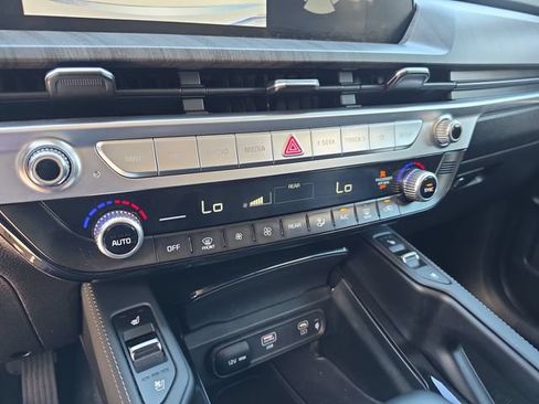 Certified 2024 Kia Telluride EX w/ EX Captain's Chair Package FWD image 27