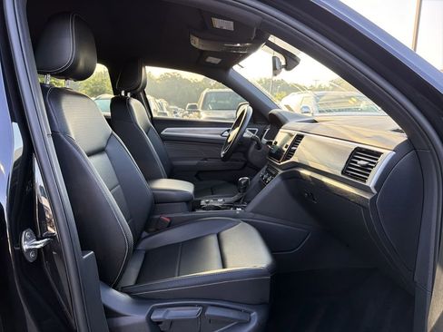 Used 2022 Volkswagen Atlas Cross Sport SE w/ Black Wheel Package FWD image 17