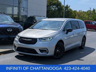 Used 2024 Chrysler Pacifica Touring-L