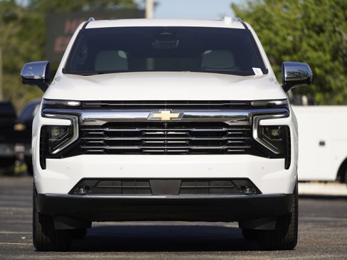 New 2026 Chevrolet Suburban Premier RWD image 37