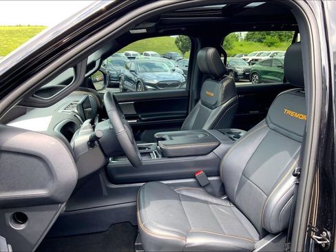 Used 2025 Ford Expedition Tremor AWD/4WD image 9