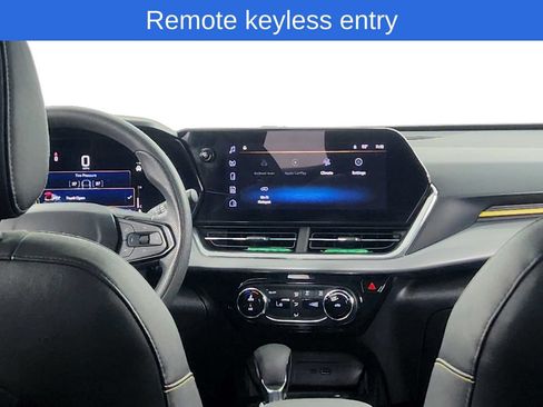 Used 2025 Chevrolet Trax LT FWD image 16