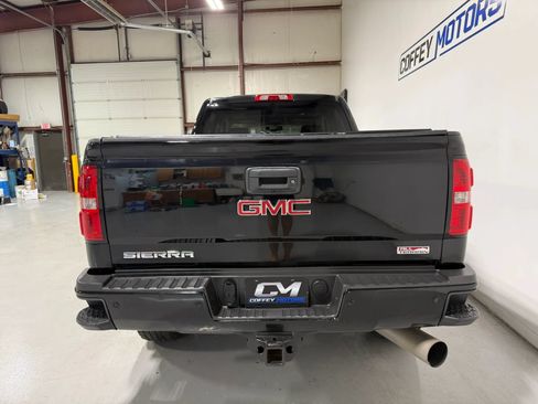 Used 2019 GMC Sierra 2500 SLT w/ Duramax Plus Package AWD/4WD image 5