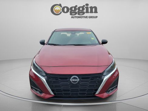 Used 2024 Nissan Altima 2.5 SV image 3