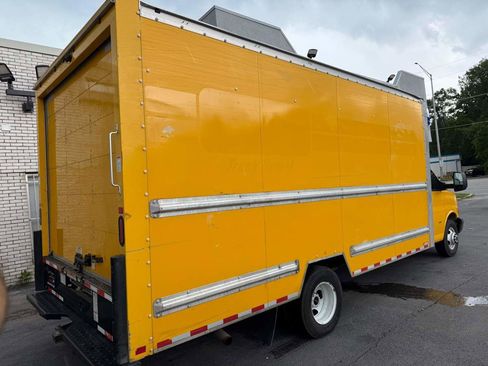 Used 2019 GMC Savana 3500 Extended w/ Driver Convenience Package image 7