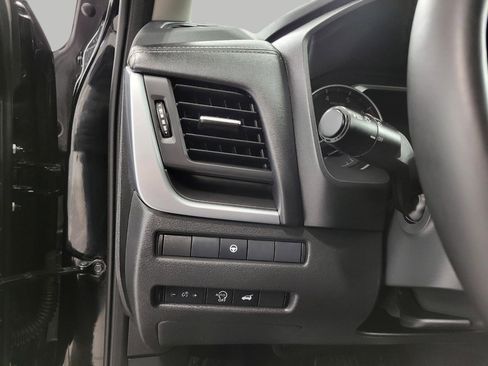 Used 2025 Nissan Rogue SV image 10