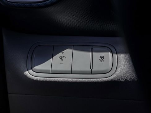 Used 2025 Hyundai Venue Limited FWD image 31