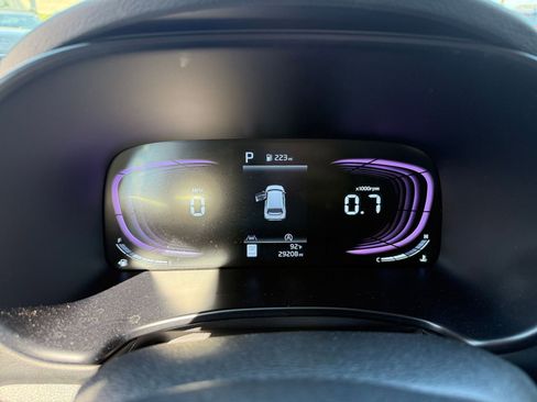 Used 2025 Kia Soul LX w/ LX Technology Package FWD image 36