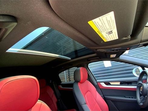 New 2025 Porsche Cayenne E-Hybrid Coupe image 32