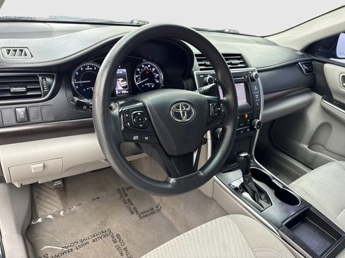 Used 2017 Toyota Camry LE FWD image 18