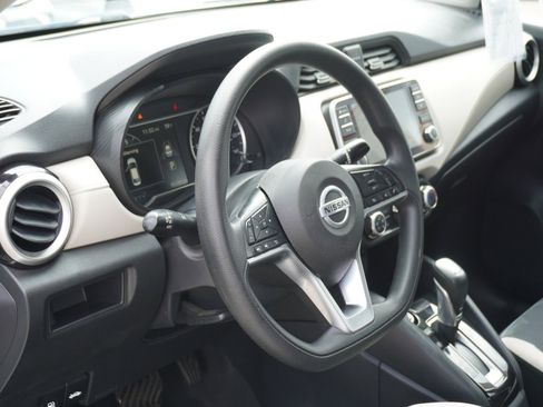 Used 2021 Nissan Versa SV FWD image 18