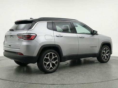 Used 2025 Jeep Compass Limited image 9