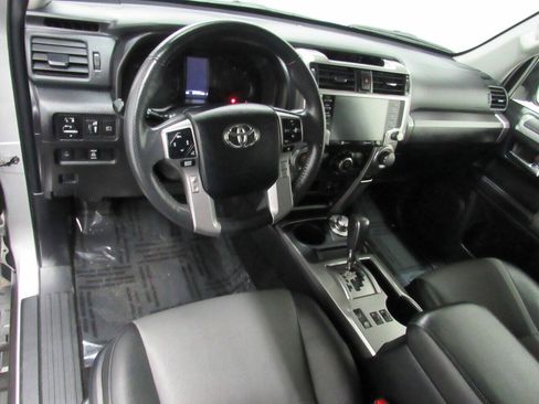 Used 2020 Toyota 4Runner SR5 Premium AWD/4WD image 9
