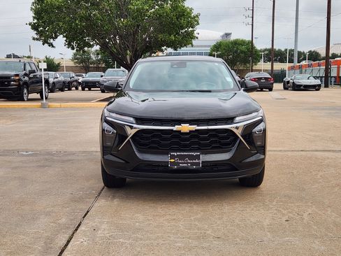 Certified 2025 Chevrolet Trax LS FWD image 3