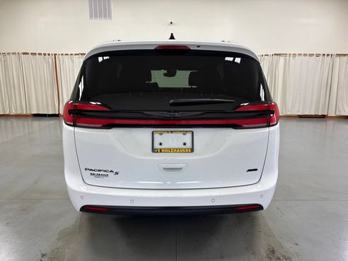 Used 2024 Chrysler Pacifica Touring-L w/ S Appearance Package AWD/4WD image 7