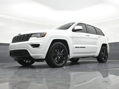 Used 2021 Jeep Grand Cherokee Laredo X RWD image 28