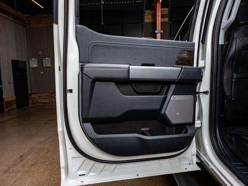 Used 2024 Ford F350 Lariat w/ Chrome Package image 38